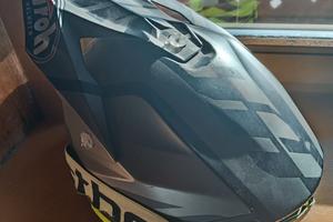 Casco e occhiali da cross 