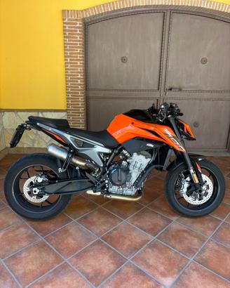 KTM Duke 790
