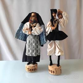 Bambole sarde in legno e sughero.