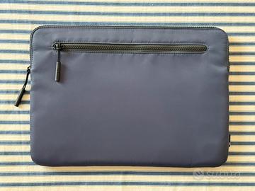 Incase sleeve per Macbook da 13”
