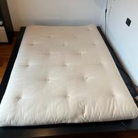 Letto stile Giappone nero con materasso e comodino