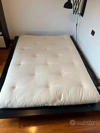 Letto stile Giappone nero con materasso e comodino