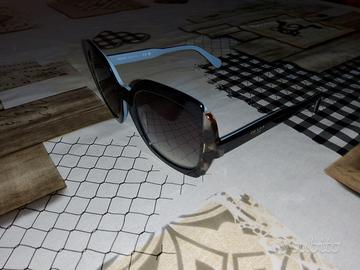 Occhiali da sole marca Prada