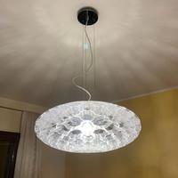 lampadario moderno con materiale di pregio