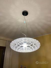 lampadario moderno con materiale di pregio