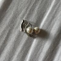 Orecchini in oro bianco e perle