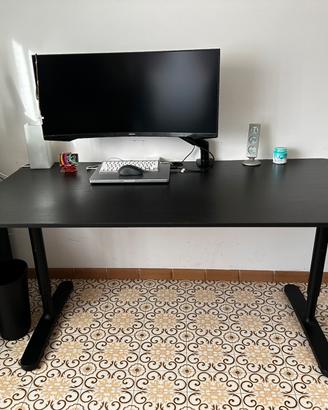Scrivania Ikea Bekant 160 x 80 con portamonitor