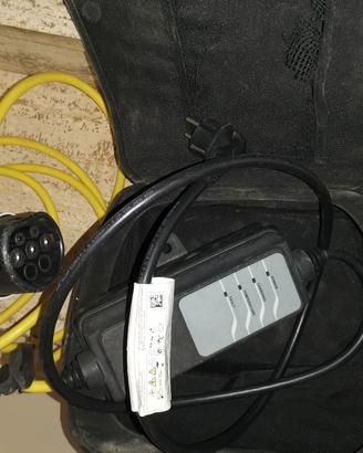 carica batteria auto elettrica/ibrida