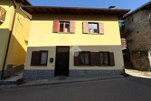 CASA SEMINDIPENDENTE A TRESIVIO