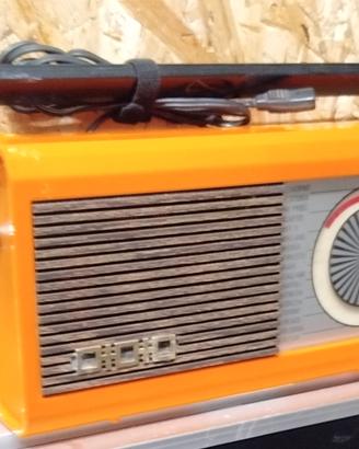 Speaker Bluetooth ricavato da radio MEC del 1971