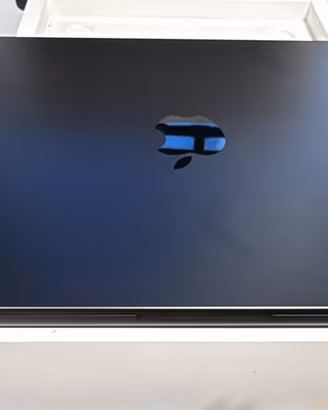 MacBook Pro 14 16core GPU, RAM 24Gb, SSD 512GB