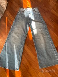 Pantalone bershka taglia m , materiale denim