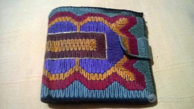 Portafogli in tessuto fatto a mano