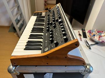 Moog sub sequent 37