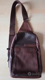 PIQUADRO
Zaino borsello monospalla in pelle