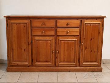 Grande credenza rustica in legno con cassetti