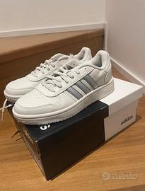 Sneakers Adidas modello Hoops 2.0
