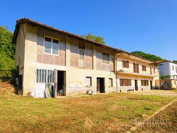 Rustico / Casale di 300 m² con più di 5 locali e b
