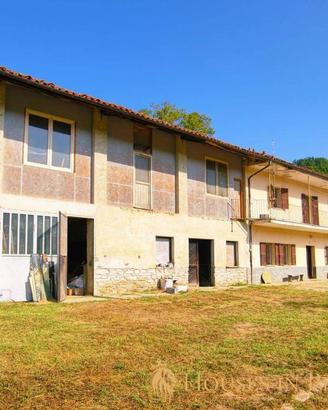 Rustico / Casale di 300 m² con più di 5 locali e b