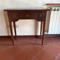 Piccolo mobile consolle classico in legno