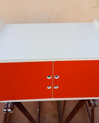 Mobiletto Basso Moderno / Tavolino da Salotto 