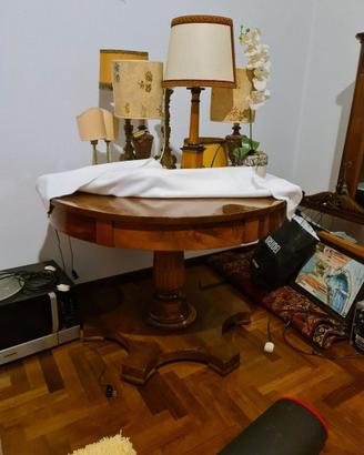 Tavolo antiquariato con sedie