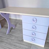 SCRIVANIA CON 4 CASSETTI