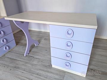 SCRIVANIA CON 4 CASSETTI