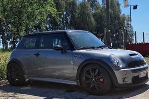 MINI Cooper S John Cooper Works (JCW a libretto)
