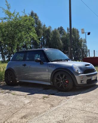 MINI Cooper S John Cooper Works (JCW a libretto)