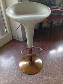 Sgabello girevole di design