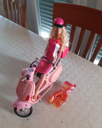 Barbie con Vespa