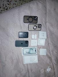 Set iphone 15, air pods 4 con accessori
