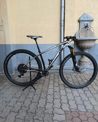 bicicletta mtb carbonio KTM 29" 