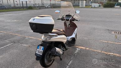Beverly 300i