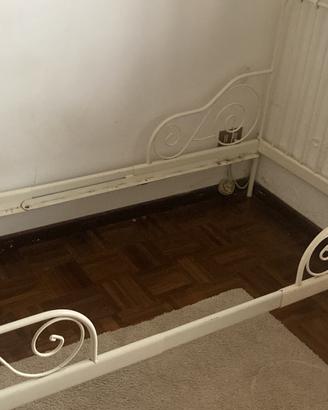 Letto singolo ferro bianco Ikea con doghe