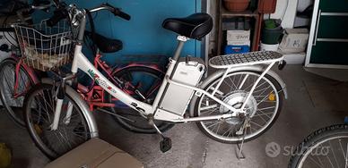 BICI DA DONNA CON PEDALATA ASSISTITA