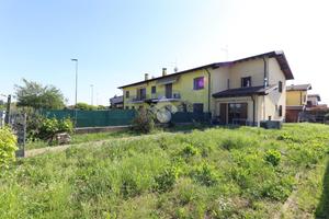 VILLA A SCHIERA D'ANGOLO A MARMIROLO