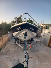 barca jaguar 5.4 motore Yamaha più rimorchio 