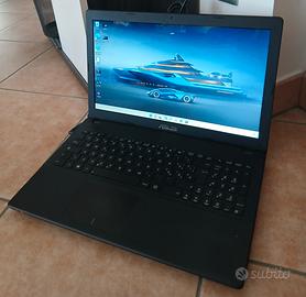 NOTEBOOK ASUS DA 15.6 POLLICI ,PIU ACCESSORI