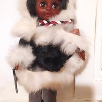 Bambola anni '60 Eschimese Inuit con neonato 