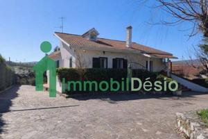 Villa di 260 m² con più di 5 locali e box auto dop