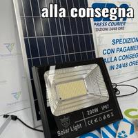 faro 200 watt con pannello solare 