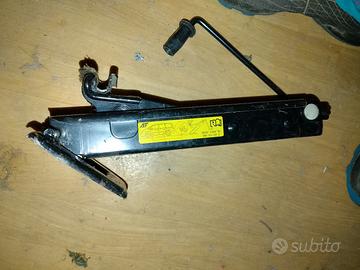 Cric sollevatore auto