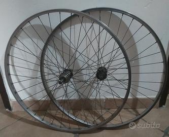 Ruote 28" posteriori un po' storte mozzi ok