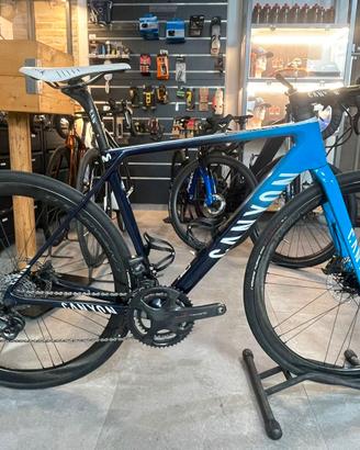 Ultimate CF SLX Disc 9.0 Team Movistar 2020