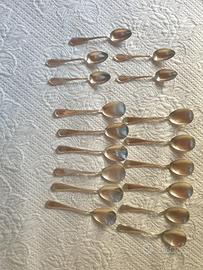 Cucchiaini d'argento.
