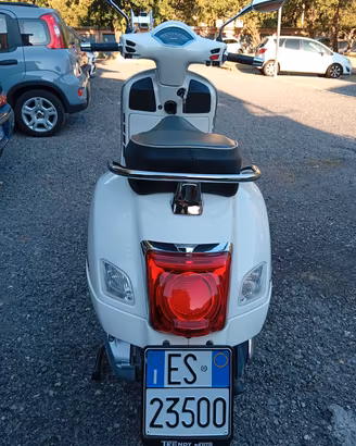 vespa 300 GTS 