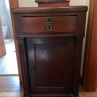 Comodini alti in legno