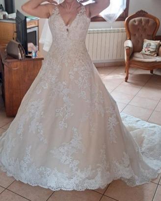 Abito da sposa con strascico 